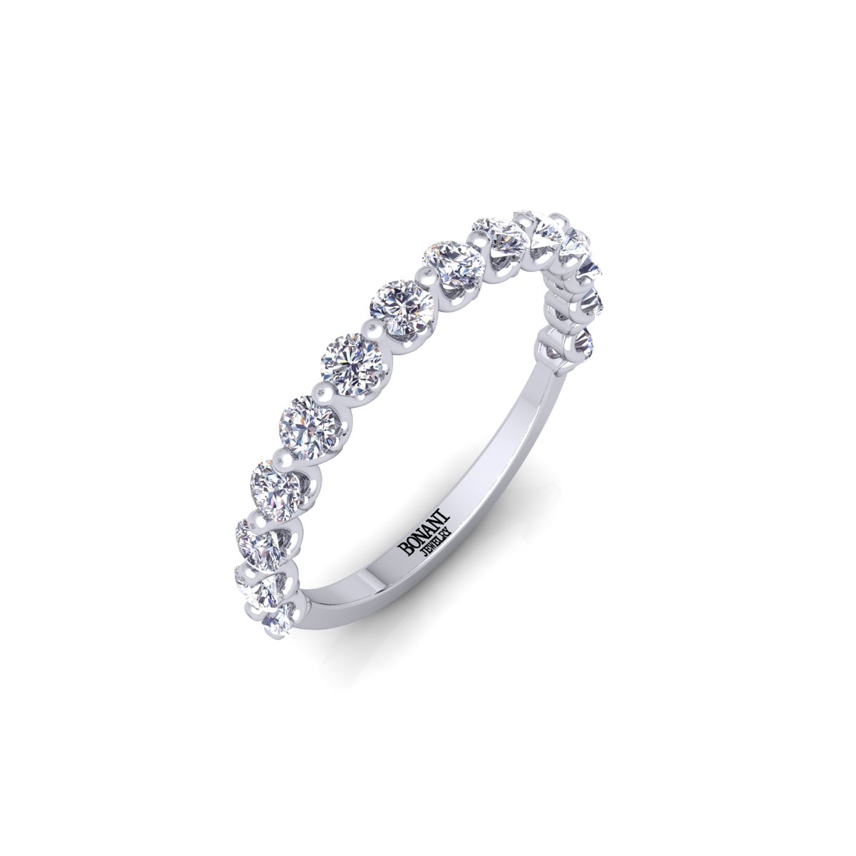 מבט צד של טבעת משובצת יהלומים