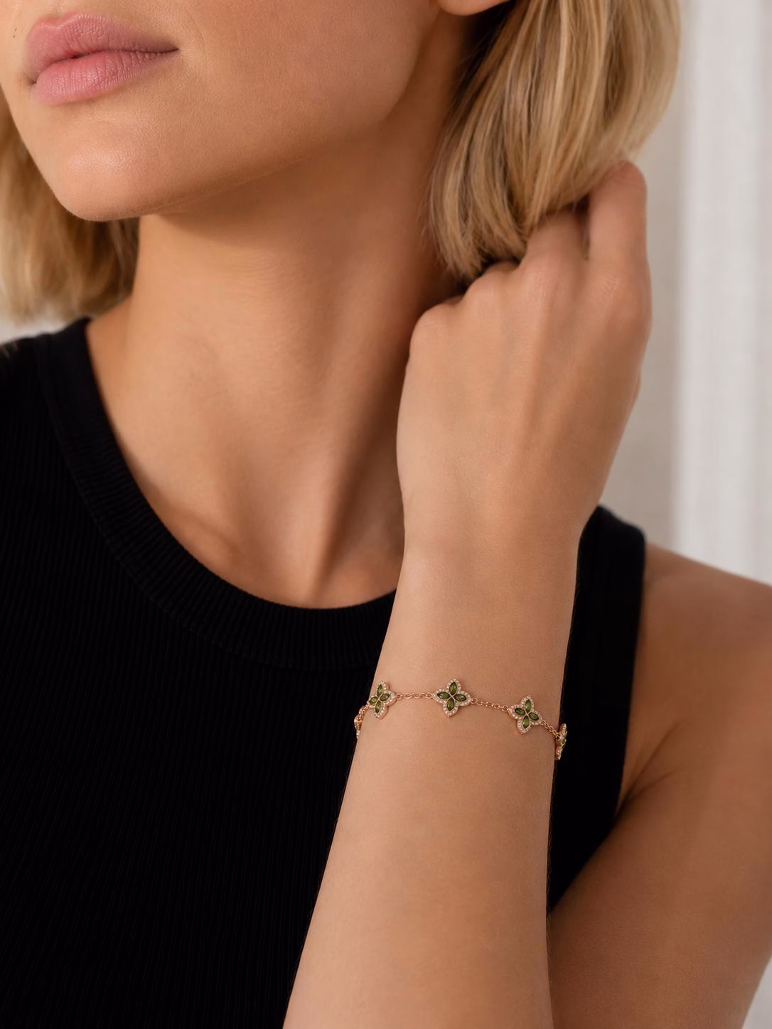 צמיד Floréa Tourmaline על היד עם טורמלין ירוק ויהלומי מעבדה